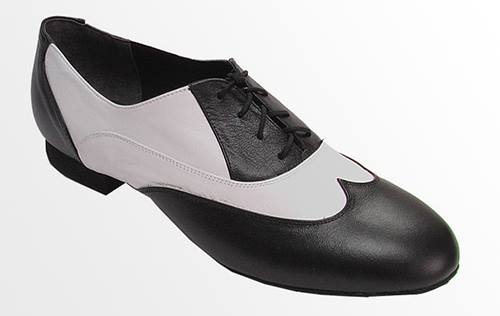 Продаются туфли профессиональные танцевальные. Цвет комбинированный (черно-белый). Новые. Великолепное качество.
